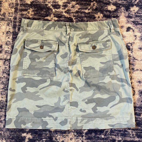 Old Navy Camo Skirt - Mini with Zipper Front Pockets - Size L - Camouflage Color - Picture 3 of 5